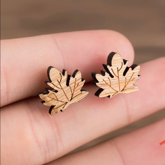 Handmade Maple Leaf Vintage Wood Stud Earrings - Picture 3 of 3
